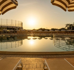 Pool.jpg