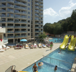 Pool.jpg