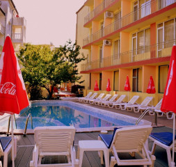 Pool.jpg