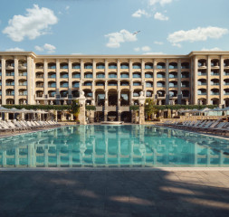 Pool.jpg