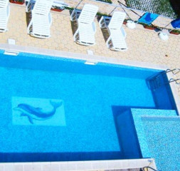 Pool.jpg