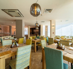Restaurant_1.jpg