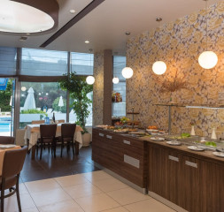 Restaurant_2.jpg