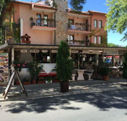 Restaurant_2.jpg