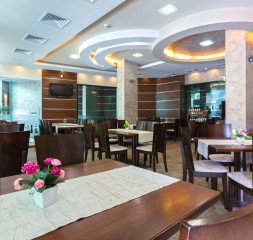 Restaurant_2.jpg