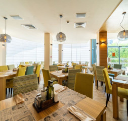 Restaurant_2.jpg