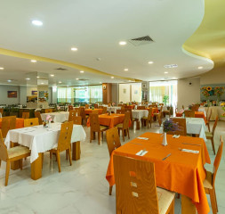Restaurant_2.jpg