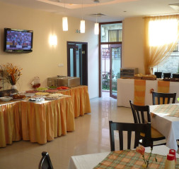 Restaurant_2.jpg