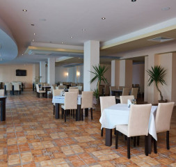 Restaurant_2.jpg