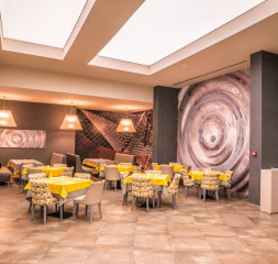 Restaurant_2.jpg
