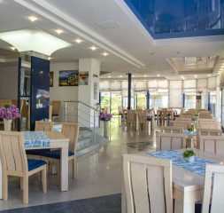 Restaurant_2.jpg