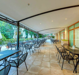 Restaurant_2.jpg