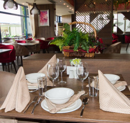 Restaurant_3.jpg