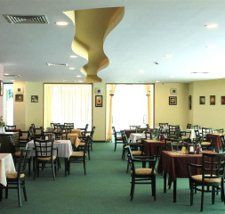 Restaurant_3.jpg