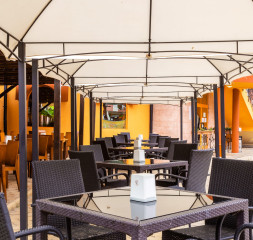 Restaurant_3.jpg