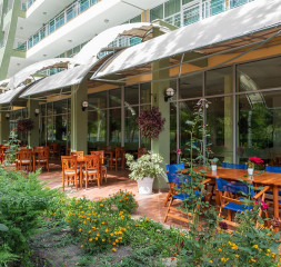 Restaurant_3.jpg