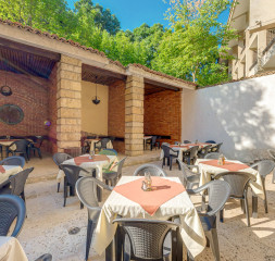 Restaurant_4.jpg