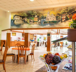 Restaurant_4.jpg