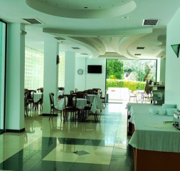 Restaurant_4.jpg