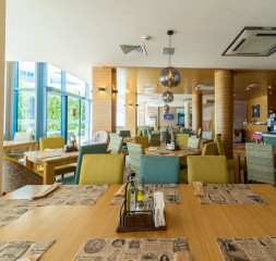 Restaurant_5.jpg