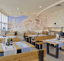 Restaurant.jpg