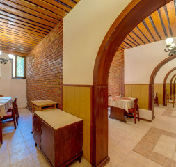Restaurant_8.jpg