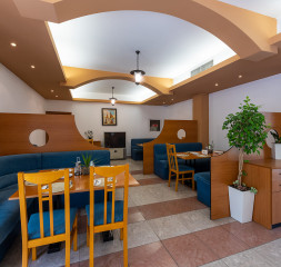 Restaurant_A_La_Cart_3.jpg