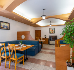Restaurant_A_La_Cart_4.jpg