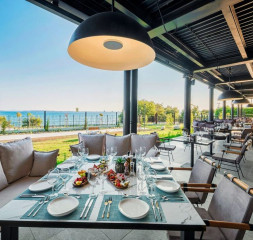 Restaurant_A_La_Carte_Le_Petit.jpg
