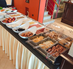Restaurant_Buffet.jpg