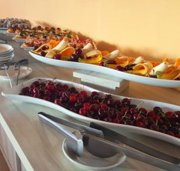 Restaurant_Buffet_1.jpg
