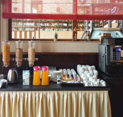Restaurant_Buffet_1.jpg