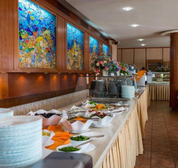 Restaurant_Buffet_1.jpg
