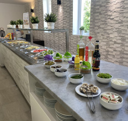 Restaurant_Buffet_1.jpg