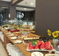 Restaurant_Buffet_1.jpg