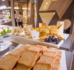 Restaurant_Buffet_2.jpg