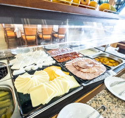 Restaurant_Buffet_2.jpg