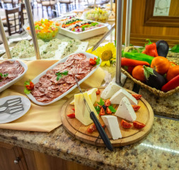 Restaurant_Buffet_2.jpg