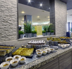 Restaurant_Buffet_2.jpg