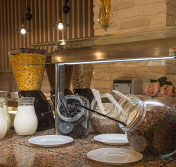 Restaurant_Buffet_3.jpg