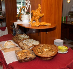 Restaurant_Buffet_3.jpg