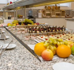Restaurant_Buffet.jpg