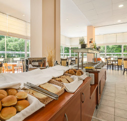 Restaurant_Buffet.jpg