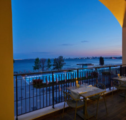 Restaurant_Market_Cafe_Terrace_1.jpg