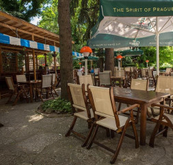 Restaurant_Outside_1.jpg
