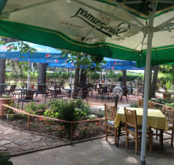 Restaurant_Outside_1.jpg