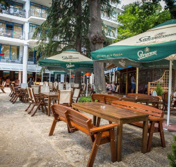 Restaurant_Outside_2.jpg