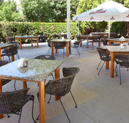 Restaurant_Outside.jpg
