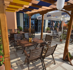 Restaurant_Outside.jpg