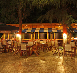 Restaurant_Outside.jpg